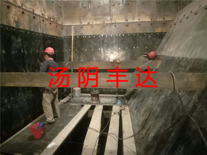 落煤鬥安裝超高分（fèn）子聚乙烯襯板施（shī）工現場